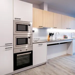 Coleman Court Summer Apartment